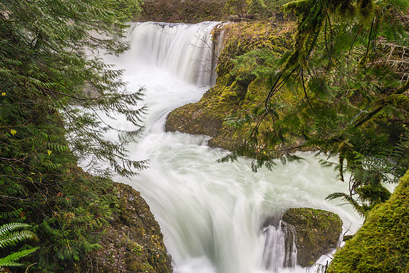Spirit Falls Winter Flow - Hor.